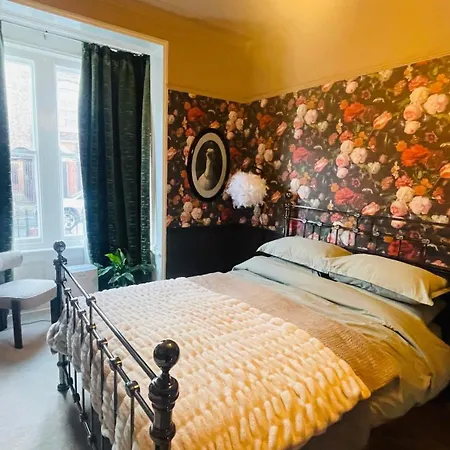 Fabulous 2 Bed Flat *